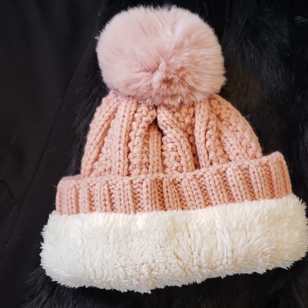 UGG HAT And INFINITY SCARF, GLOVES SET NEW - Picture 4 of 7